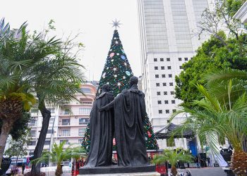 EL ÁRBOL DE LA CIUDAD DEL MALECÓN 2000 SE ENCENDERÁ EL 3 DE DICIEMBRE