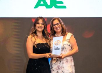 AJECUADOR recibe reconocimiento por sus prácticas empresariales socialmente responsables