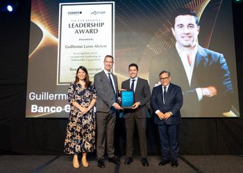 Guillermo Lasso Alcívar, Presidente de Banco Guayaquil reconocido por su liderazgo en el sector financiero