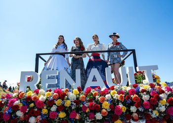 RENAULT Y TOSKA CELEBRARON LA TRADICIÓN QUITEÑA EN EL  DESFILE DE CONFRATERNIDAD