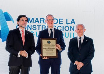 BANCO BOLIVARIANO RECIBE RECONOCIMIENTO DE LA CÁMARA DE LA CONSTRUCCIÓN DE GUAYAQUIL POR SU APOYO AL SECTOR