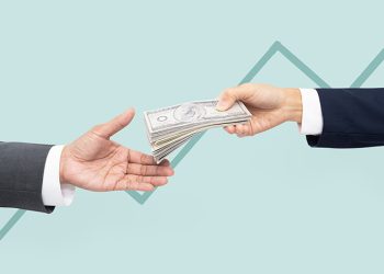 Casi la mitad de las personas trabajadoras en Ecuador no reciben el pago del décimo tercer sueldo