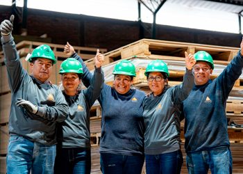 Aglomerados Cotopaxi celebra 47 años Sembrando Futuro en Ecuador