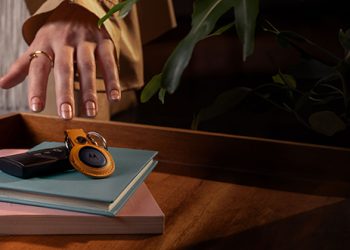 Cómo configurar moto tag, el accesorio para encontrar tus pertenencias y sacar fotos a distancia