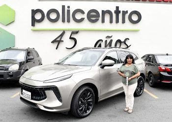 DOS AFORTUNADOS YA DISFRUTAN DE SU NUEVO ´SUV´ GRACIAS A POLICENTRO