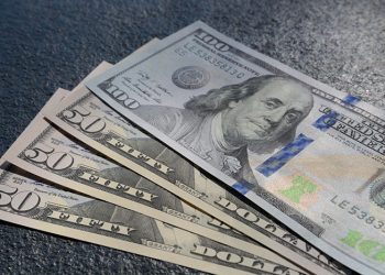 El salario pretendido por los ecuatorianos casi duplica el salario básico unificado