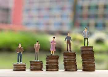 Las brechas salariales persisten en Ecuador: mujeres aspiran a sueldos hasta un 23% más bajos que los hombres