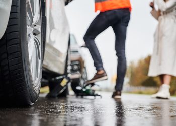 Conducción segura en temporada de lluvias: ¿Cómo elegir los neumáticos adecuados?