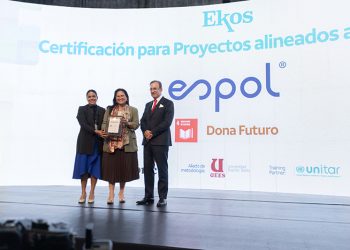 En el marco de la Cumbre de Sostenibilidad ESG 2025 organizada por Revista Ekos, la Escuela Superior Politécnica del Litoral (ESPOL) recibió la certificación de Empresa Alineada a los Objetivos de Desarrollo Sostenible (ODS) – Categoría Bronce, gracias a su programa insignia Dona Futuro.