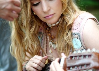 MIRELLA CESA PRESENTA  “PARA ENCAJAR”: UN VIAJE VISUAL POR LA RUTA DEL SOL