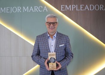 Veris recibe galardón de marca empleadora y destaca en la categoría de centros médicos ambulatorios