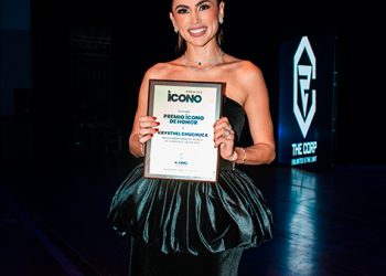 KRYSTHEL CHUCHUCA RECIBE EL PREMIO A “MEJOR EMPRESARIA DE LA MODA DEL ECUADOR” LOS PREMIOS PEPSI ÍCONO ECUADOR 2025