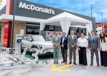 McDonald’s y Kia Ecuador firman acuerdo para instalar puntos  de carga para vehículos eléctricos en sus restaurantes