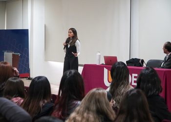 Phalopia conecta con futuros comunicadores en la UIDE y anuncia programa de pasantías tras exitoso “Phalopia Challenge”