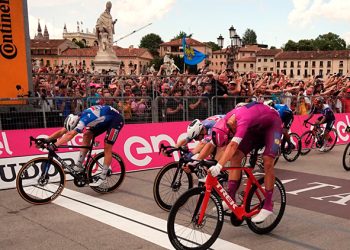 Giro de Italia 2025: cómo ver a Richard Carapaz que busca otra victoria histórica