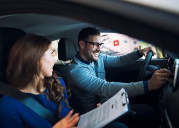 ¿Vas a comprar un auto? Sigue estos consejos para una prueba de manejo efectiva