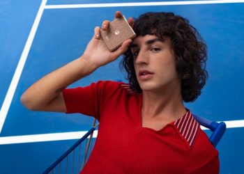 Llegó la nueva generación del motorola razr con el teléfono plegable más potente del mundo,1 elevando cada experiencia con moto ai