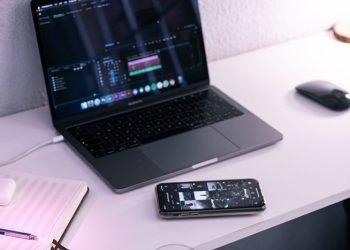 Tecnología al alcance: los celulares y portátiles que dominan la gama media hoy