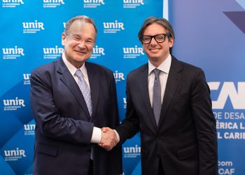 CAF-banco de desarrollo de América Latina y el Caribe y UNIR lanzan 30 becas y consolidan su alianza académica