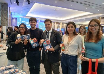 Conectando con el talento juvenil: Arca Continental participó en la Feria Laboral de la UEES