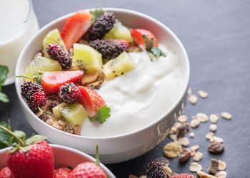YOGURT: MITOS, VERDADES Y BENEFICIOS REALES DE UN ALIMENTO FUNCIONAL