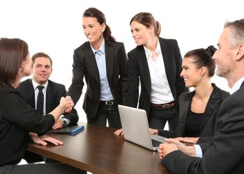 Más productividad y menos rotación, las empresas que invierten en felicidad laboral cuentan con un mayor crecimiento económico