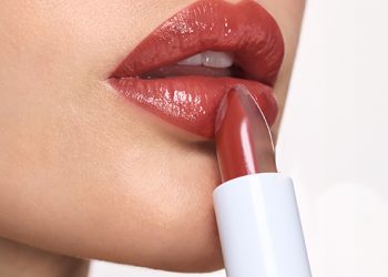 EL PINTALABIOS: UN SÍMBOLO DE EMPODERAMIENTO QUE TRASCIENDE MODAS