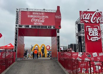 Coca-Cola celebra las conexiones reales durante el Burger Show 2025