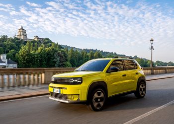 Fiat lanza el primer vehículo fabricado  con material reciclado de envases Tetra Pak®