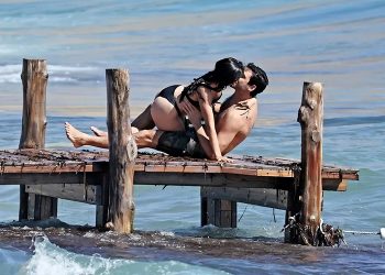 ¡Fuego en Ibiza! Camila Cabello y Henry Chalhoub suben la temperatura con besos y caricias en el mar.