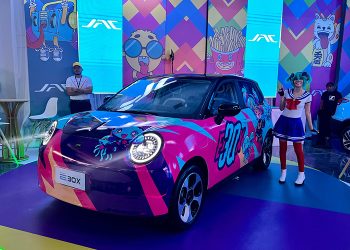 JAC Ecuador revoluciona el Auto Show 2025 en Guayaquil con el lanzamiento colorido y disruptivo de sus nuevos modelos eléctricos