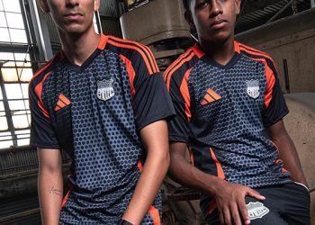 adidas y Club Sport Emelec lanzan camiseta que honra a sus primeros campeones