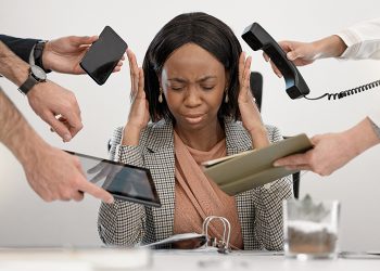 La otra cara de la pantalla ¿Cómo el entorno digital potencia la ansiedad en la educación?