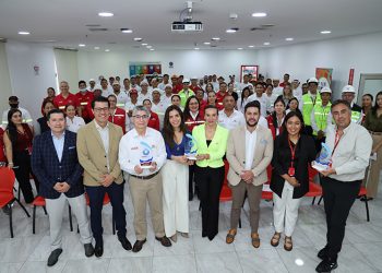 Visita oficial: Arca Continental Ecuador recibe a la Ministra del Ambiente en su planta de Guayaquil