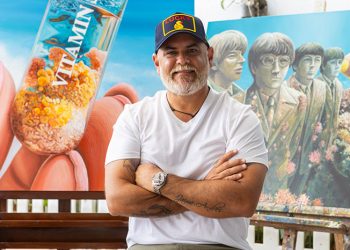 De los tribunales al lienzo: un abogado que pinta la fuerza del mar.