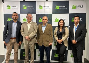 450 asesores comerciales de las empresas de AECOP obtienen el nivel más alto de certificación en ética y profesionalismo