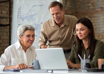 7 de cada 10 personas trabajadoras fueron discriminadas por su edad o conoce a alguien que lo experimentó