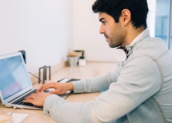 LA INTELIGENCIA ARTIFICIAL EMPIEZA A CAMBIAR LA CONTABILIDAD EN ECUADOR