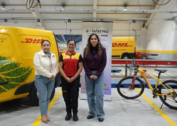 DHL impulsa la igualdad de género en la movilidad eléctrica y logística en Ecuador