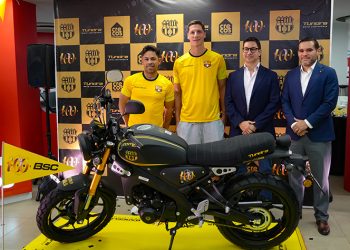 CRECOS celebra el centenario de Barcelona SC con el lanzamiento de una moto especial que une innovación, diseño y financiamiento accesible.