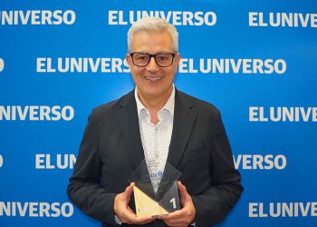 Veris es reconocida como la empresa de Ecuador con mejor servicio al cliente en salud ambulatoria durante congreso CES