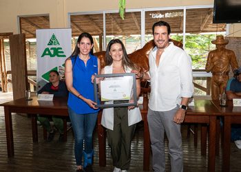 Alianza por Santay: Grupo AJE se suma a SEGINUS en la construcción de senderos sostenibles que transforman comunidades