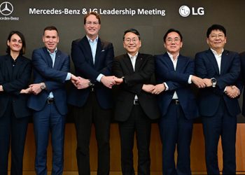 LG Y MERCEDES-BENZ ANALIZAN LA EXPANSIÓN DE SU COLABORACIÓN “ONE LG SOLUTION”