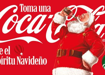 “TOMA UNA COCA-COLA. VIVE EL ESPÍRITU NAVIDEÑO”: LA NUEVA CAMPAÑA DE LA MARCA QUE CELEBRA LA CONEXIÓN HUMANA