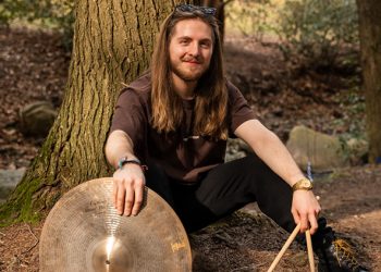 De Quito a Nashville: el baterista ecuatoriano Juan Páez se abre paso en bandas que giran por Estados Unidos