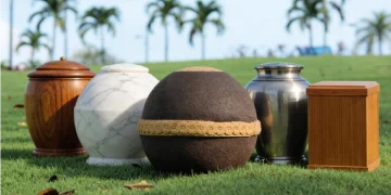 Urnas para cenizas: nuevas formas de recordar en Ecuador