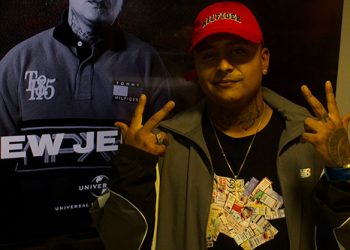 CANTABA EN BUSES DE ECUADOR DESDE LOS 15 AÑOS Y  HOY FIRMA CON UNIVERSAL MUSIC GROUP JERSON SALDARRIAGA, “NEW JERSON”, EL ARTISTA DE  VENTANAS QUE IRRUMPE EN EL TRAP