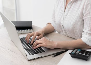 FACTURA ELECTRÓNICA PARA PERSONAS NATURALES SIN RUC EN ECUADOR: CLAVES PARA EVITAR SANCIONES Y CUMPLIR CON LA NORMATIVA VIGENTE