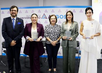La Academia reconoce la trayectoria y valores de empresarias ecuatorianas como testimonio para los jóvenes.
