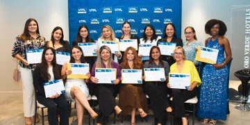170 MUJERES CAMARONERAS SE GRADÚAN Y FORTALECEN LA COMPETITIVIDAD Y SOSTENIBILIDAD DEL SECTOR ACUÍCOLA ECUATORIANO